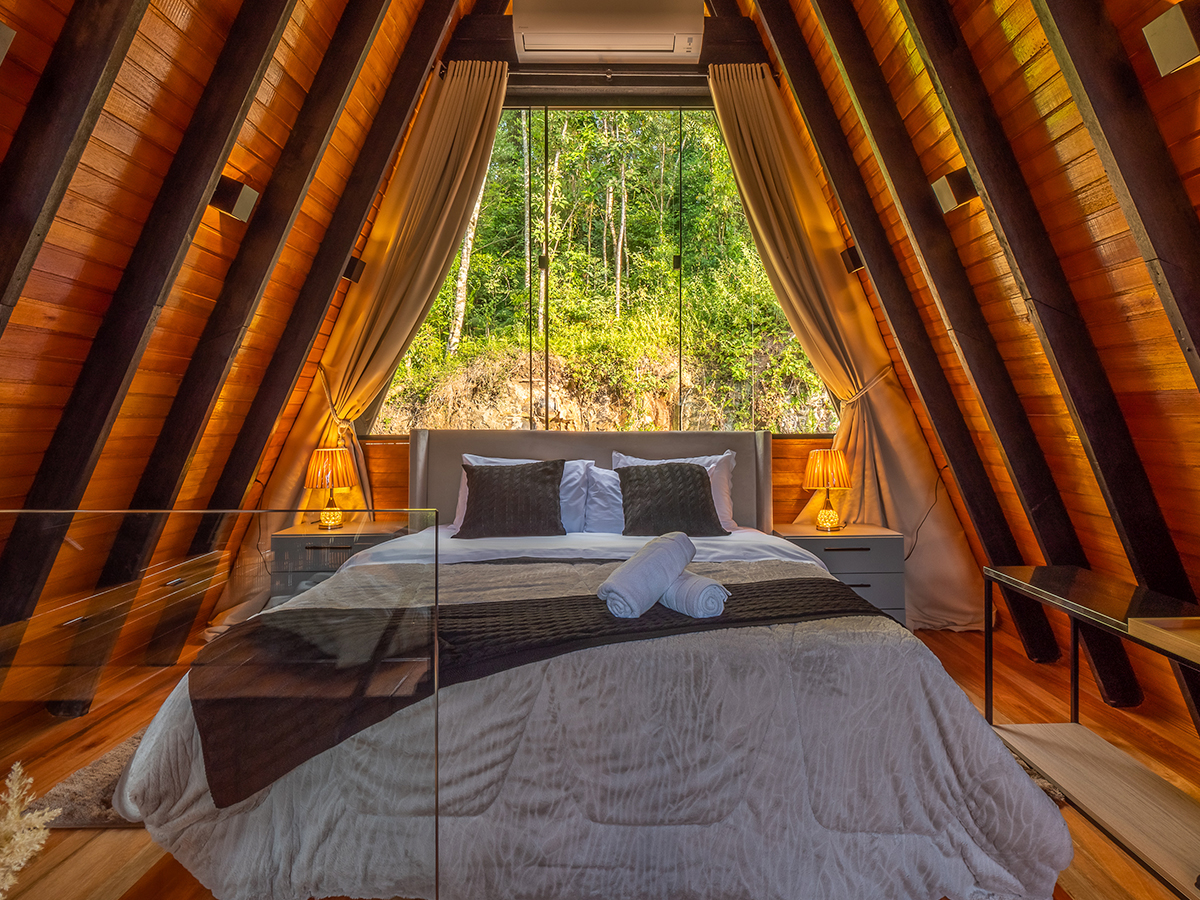 Quarto com cama king-size