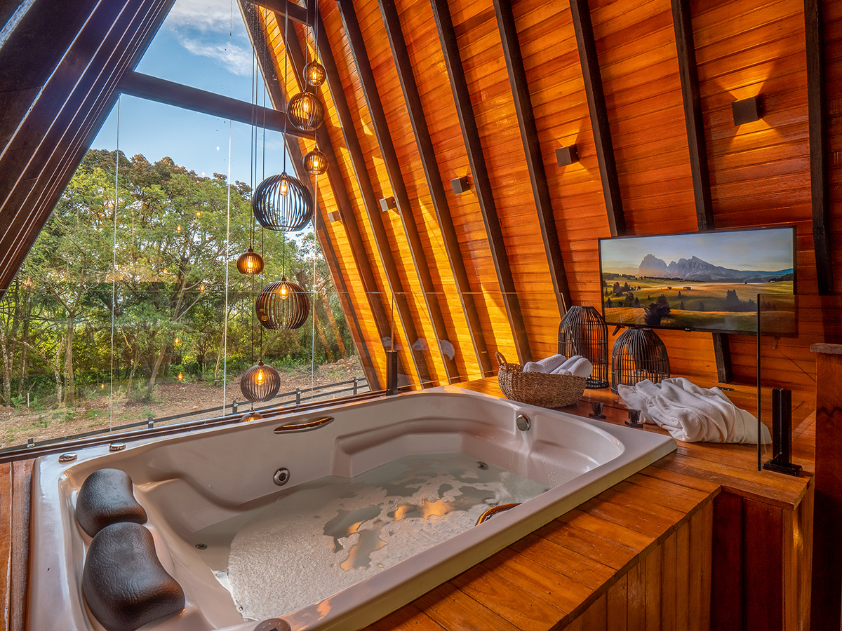 Banheiro com ducha para duas pessoas